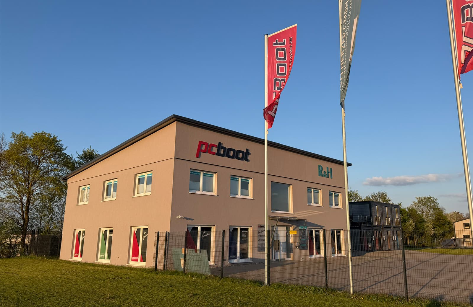 DMD Studio Bürogebäude bei pcboot in Salz, Unterfranken