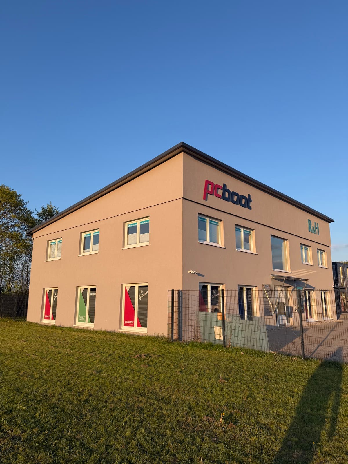 DMD Studio Gebäude – Seitenansicht